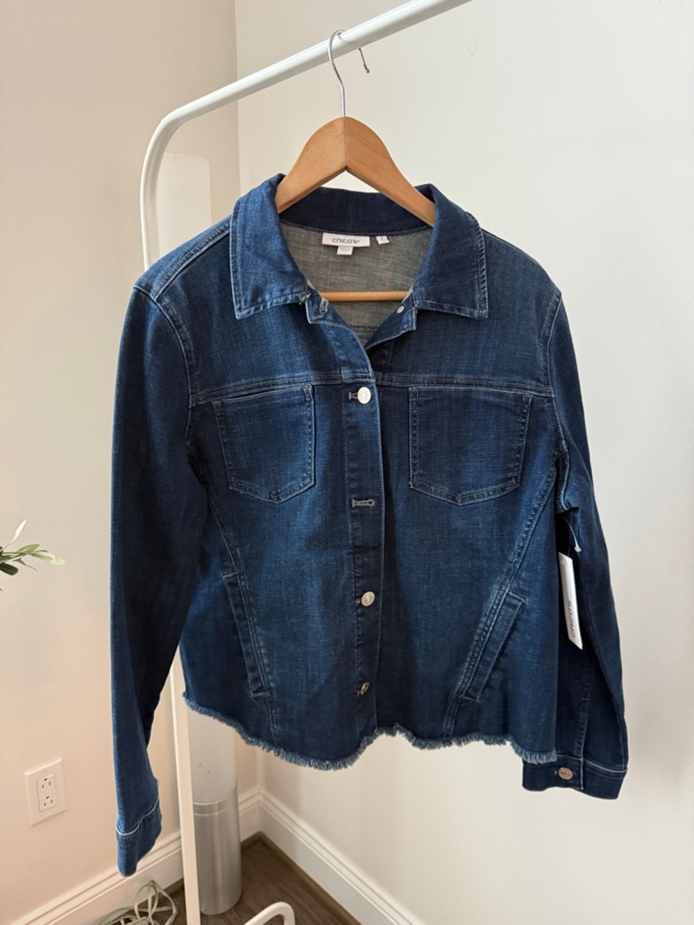 Chico's Frayed Classic Pineapple Embroidery Jacket Size L NWT - Picture 3 of 8